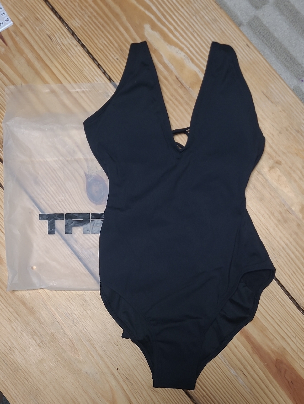 1. NWT  $175 STYLE PLUNGEY XS SHORT